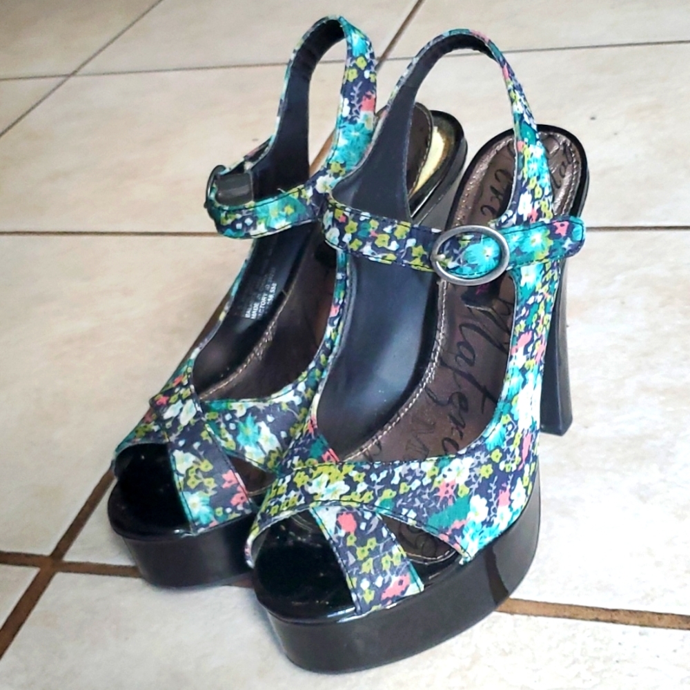 Material Girl platflorms, teal floral print,size 7.5